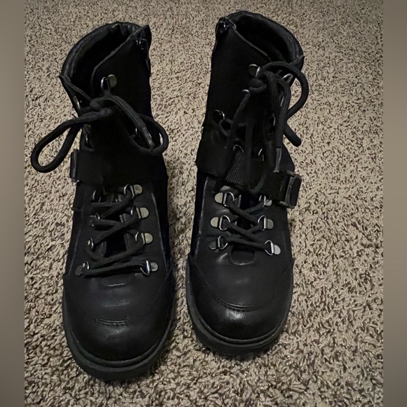 G By Guess black heel boots - Picture 2 of 9